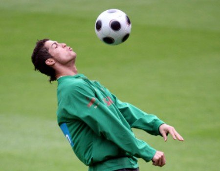 Ronaldo Berharap Menang Lawan Pantai Gading