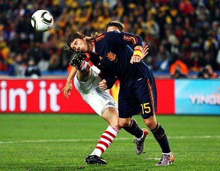 Fabregas Cedera Bahu, Ramos Dapatkan Jahitan