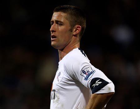 MU Bidik Defender Bolton Gary Cahill