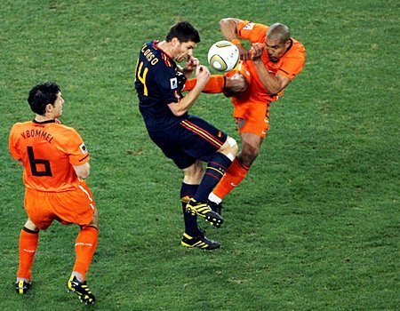 Alonso Terluka Oleh Tendangan Kung-Fu