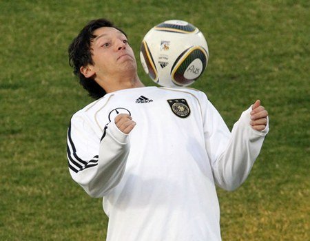 Ozil Lebih Memilih Barca Dibanding El Real