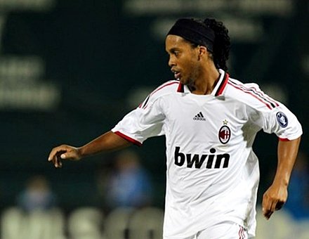 Dinho Segera Dapatkan Kontrak Baru