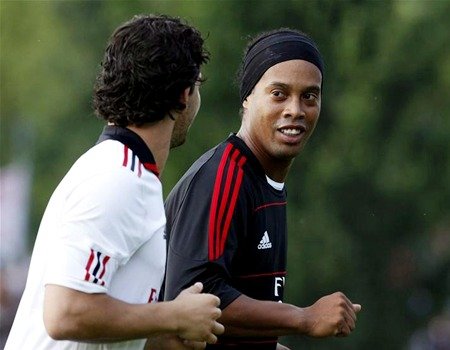 Dinho Harus Istirahat Sebulan