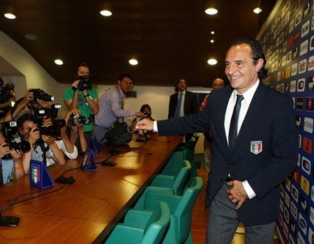 Prandelli Panggil Balotelli, Cassano dan Amauri