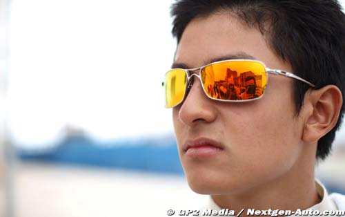 Pembalap Muda Ganteng Rio Haryanto Bikin Iri
