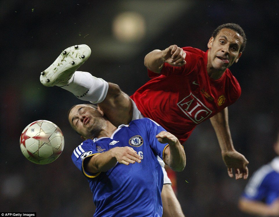 Rio Ferdinand Resmi Pensiun Dari Sepakbola