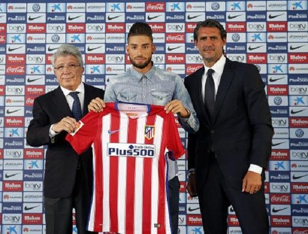 RESMI: Atletico Madrid Rekrut Ferreira-Carrasco