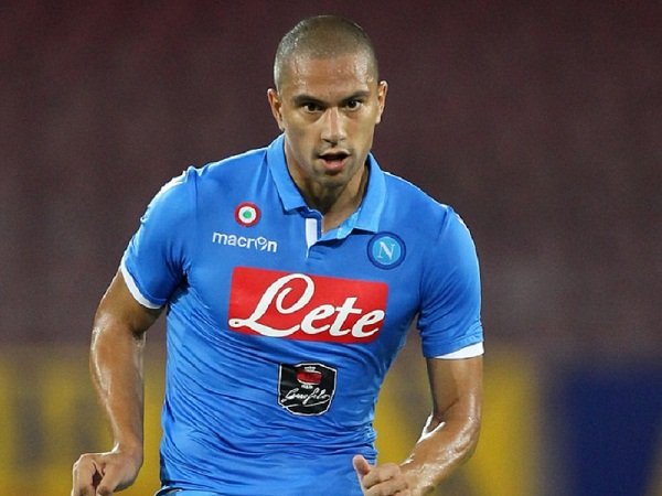 West Ham Ikut Berburu Gokhan Inler musim panas ini.