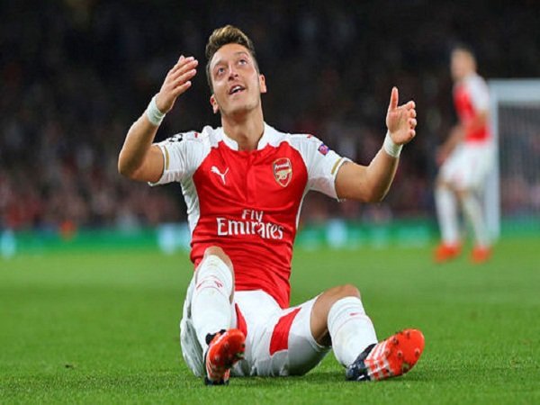 Performa Mesut Ozil Dinilai Menyedihkan