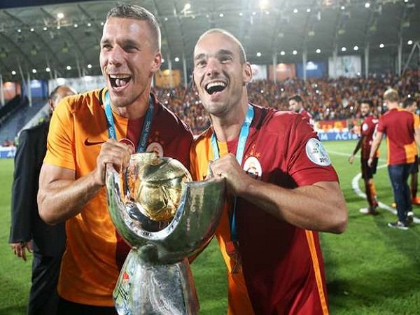 Galatasaray Perpanjang Kontrak Sneijder