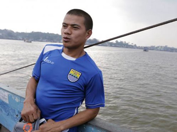 Tantan Korban Kualitas Stadion Aji Imbut Yang Buruk