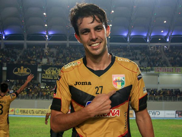 Raul Ingin Berikan Jersey Mitra Kukar Kepada Ayahnya