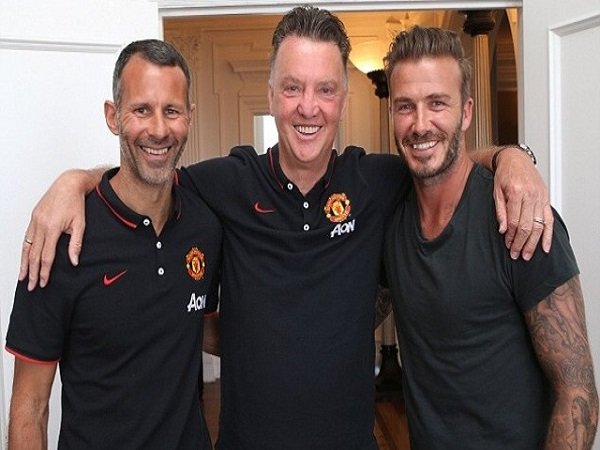 Beckham Mendukung Giggs Latih MU