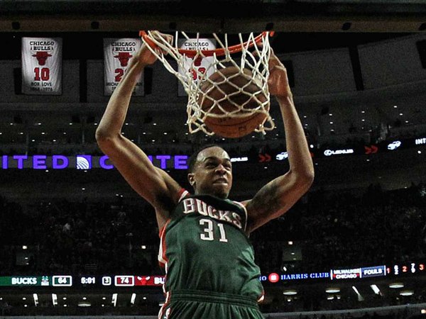 John Henson Akan Semakin Lama Di Bucks