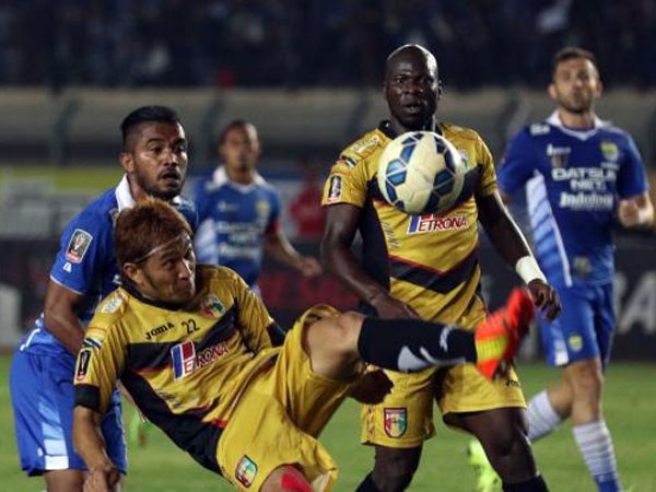 Dua Pemain Belakang Absen, Pertahanan Mitra Kukar Rapuh