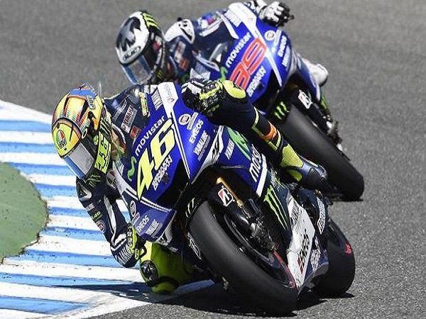 Rossi Lebarkan Jarak dari Lorenzo