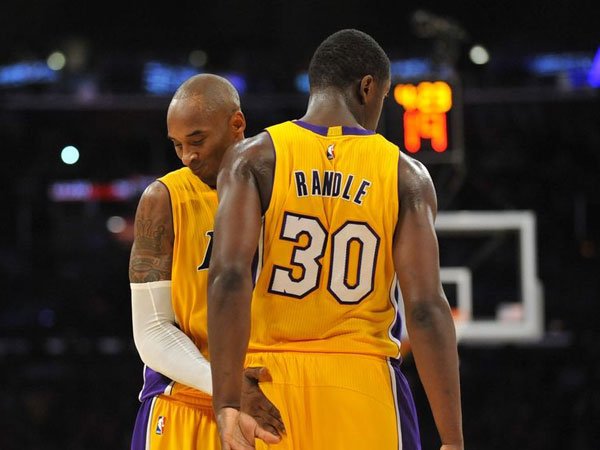 Pujian Setinggi Langit Kobe untuk Big Man Muda Lakersla la