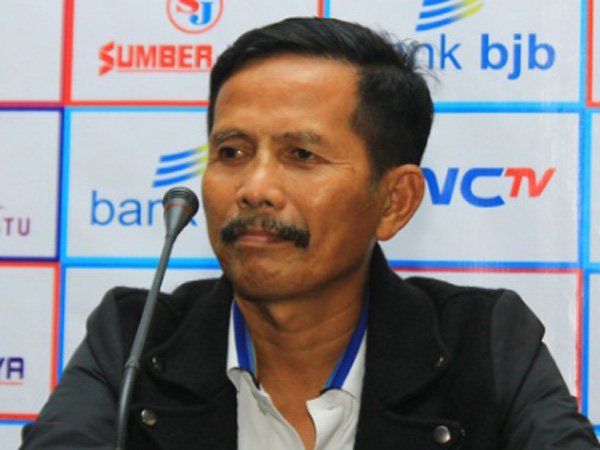 Meski Khawatirkan Bobotoh, Djanur Fokus Ke Tim Persib