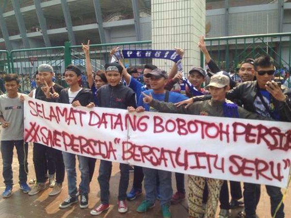 The Jakmania Sambut Bobotoh Di GBK