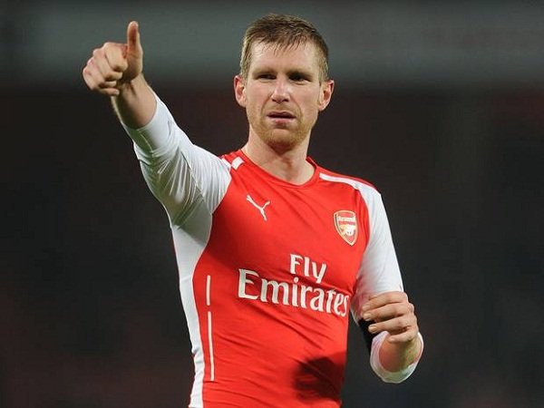 Mertesacker Segera Perbarui Kontrak di Arsenal