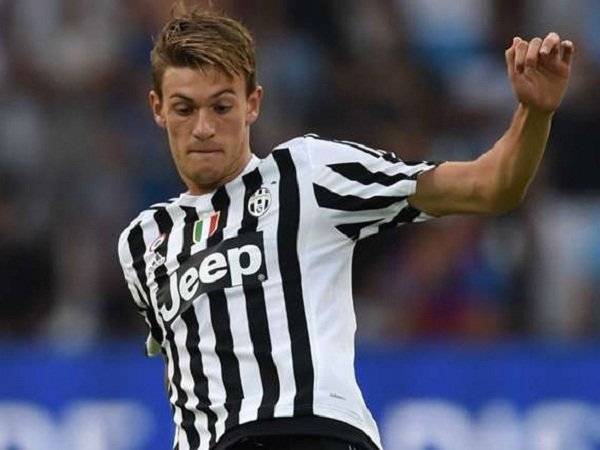 Napoli & Fiorentina Minati Bek Muda Juventus
