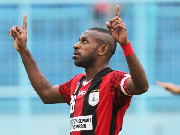 Boaz Solossa Absen Bela Persipura Hingga Laga Terakhir