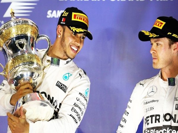 Hamilton : Rosberg Pembalap yang suka ngeluh.