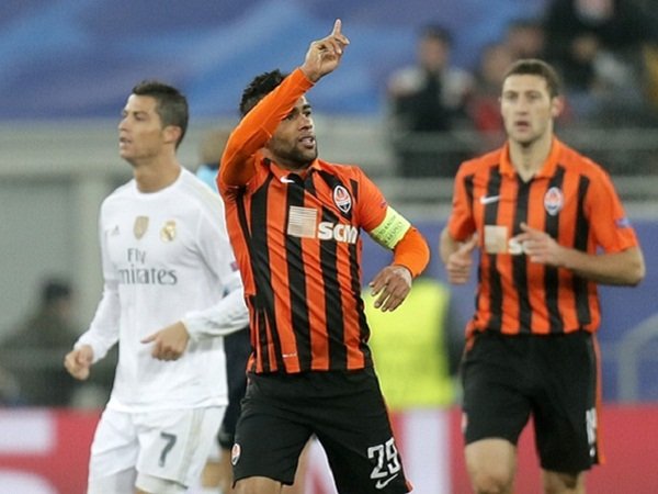 Alex Teixeira Setuju Gabung Chelsea