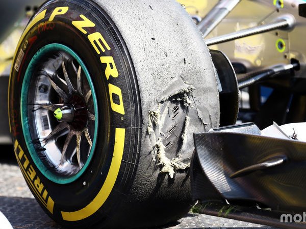 Ban lebar Pirelli diuji dengan V8