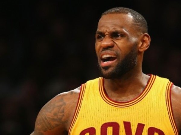 Berita Basket: LeBron Raymone James mengundurkan diri