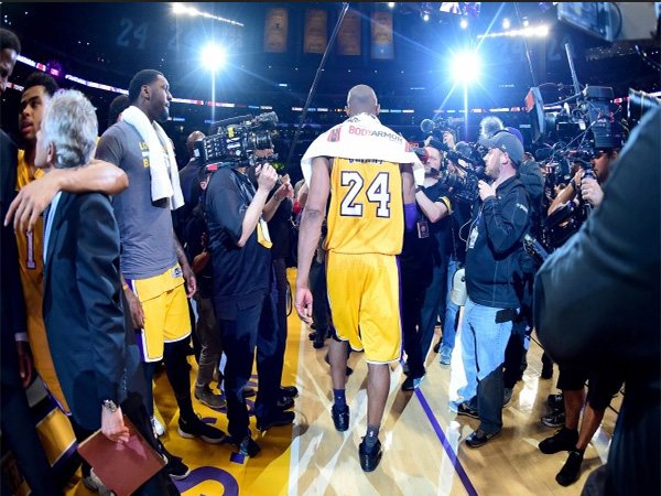 Berita Basket: Kobe Bryant 'menghancurkan internet' Dalam Perpisahannya Dengan Basket