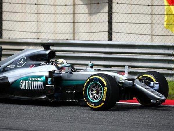 Berita F1: Lewis Hamilton Sedang Tidak Memiliki Keberuntungan di GP Cina