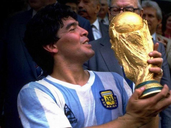 Berita Sepak Bola: Diego Maradona Nyaris Bergabung dengan Sheffield United