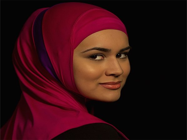 Ragam Berita Olahraga: Juara Kickboxing Meluncurkan Line Untuk Hijab Olahraga
