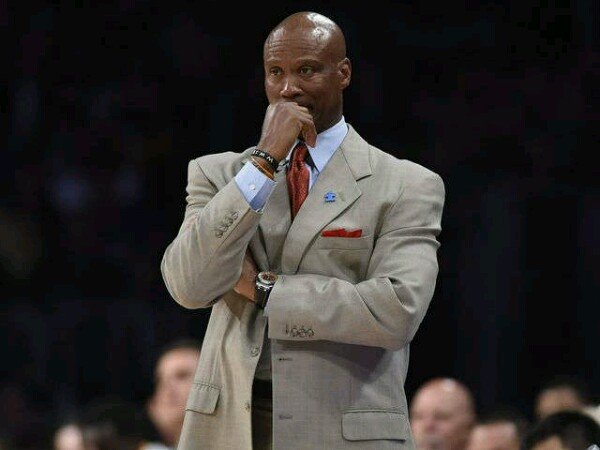 Berita Basket : Pelatih Lakers Bryon Scott Dipecat