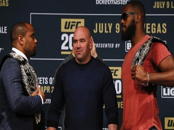 Berita Olahraga UFC 200: Jones Dan Cormier 'memanas' Usai Jumpa Pers