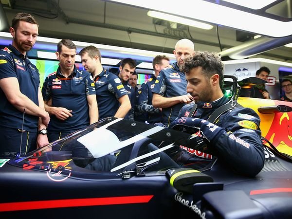 Berita F1: Daniel Ricciardo Salahkan Ulah Kvyat