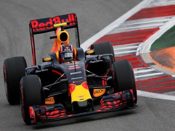Berita F1: Akhirnya Kvyat Meminta Maaf Kepada Vettel
