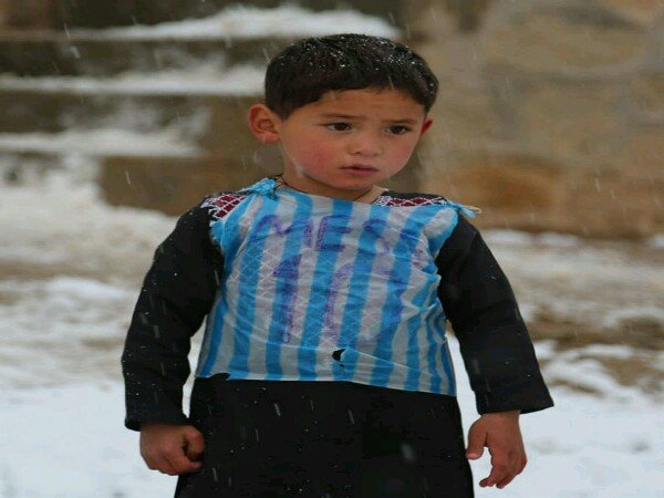 Berita Bola: Jersey Kantong Plastik Dari Bocah Afganistan, Untuk Messi 