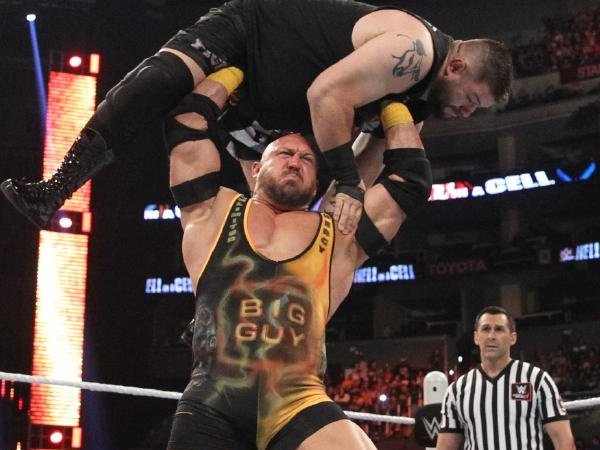 Berita Olahraga Gulat: Bantingan 'maut' Ryback di WWE's pay