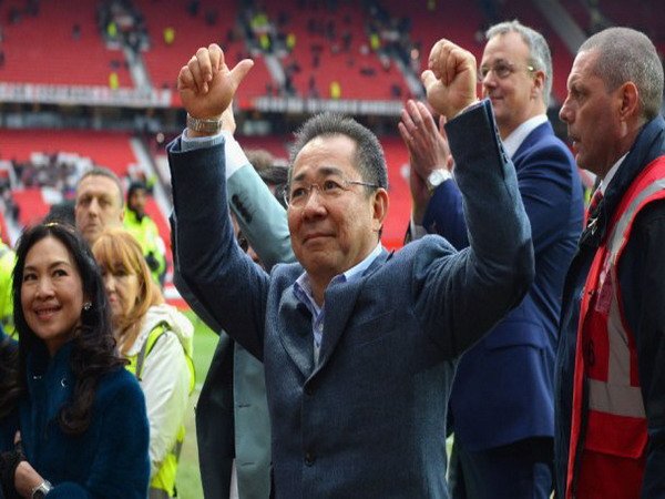 Berita Sepakbola: Seluruh Punggawa Leicesetr City Dapatkan 1 Unit Mercedes Senilai 32.670 Poundsterling