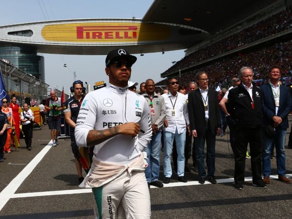Berita F1: Hamilton Berusaha Menyikapi Masalah Dengan Bijak