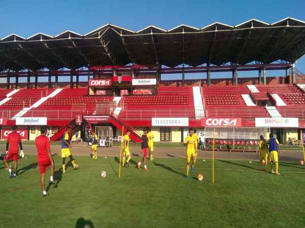 Berita Torabika Soccer Championship: Catatan Menarik Duel Pelatih Asal Minang di TSC A 2016
