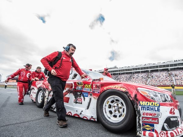Berita NASCAR: Lagi, Larson Kecewakan Tim di NASCAR Sprint Cup All-Star 2016