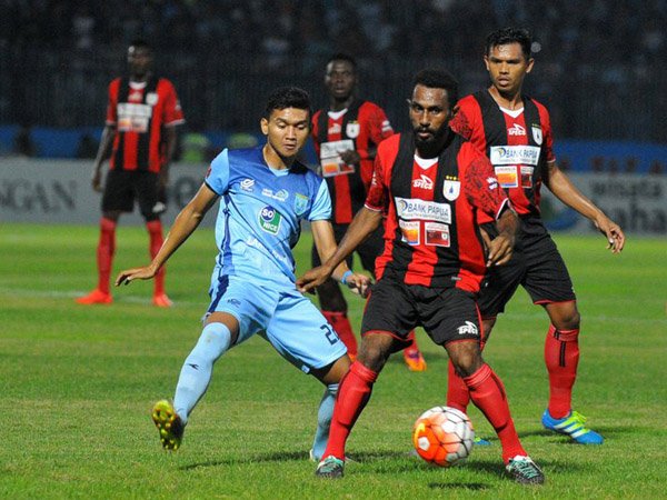 Berita Torabika Soccer Championship 2016: Persipura Tambah Rekor Kekalahan Beruntun Persela