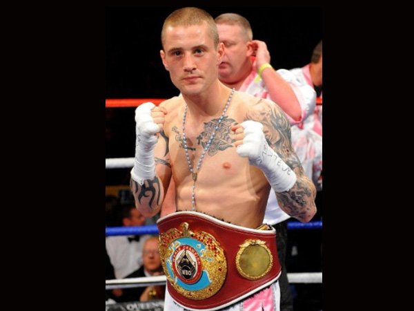 Berita Tinju: Burns Catat Sejarah Baru