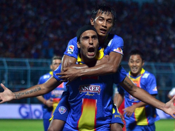 Berita Sepakbola: Gustavo Lopez Masih Pantau Arema Cronus