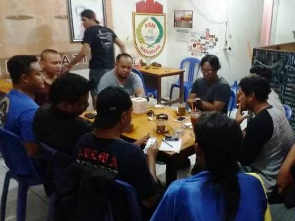 Berita TSC 2016: Dukung Arema, Aremania Sowan ke Maczman