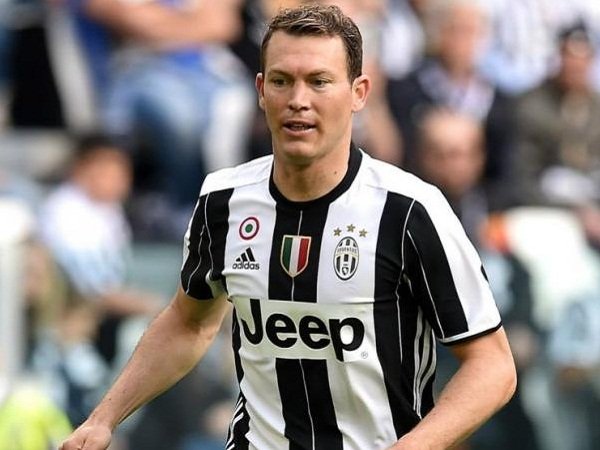 Berita Transfer: Stephan Lichtsteiner buka peluang untuk gabung ke PSG