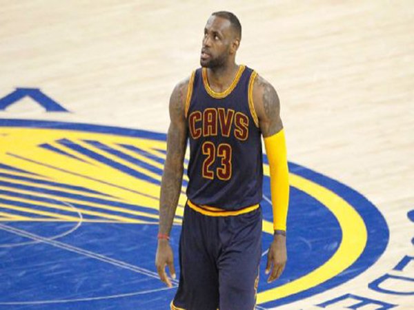 Berita Basket: LeBron Akui Kesuksesan Muhammad Ali Di Tinju Pengaruhi Dunia Olahraga Lain